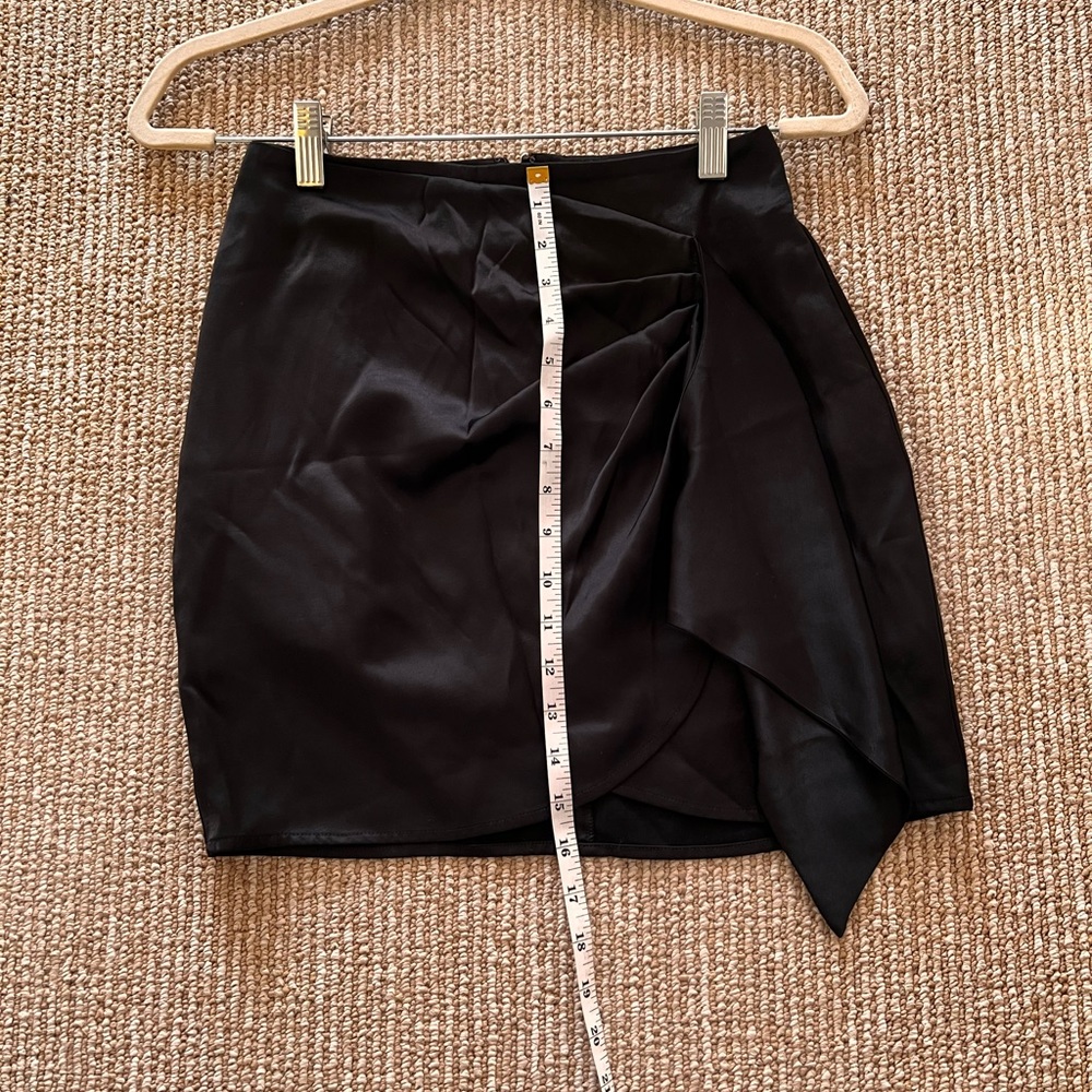Xs Express Black Satin Skirt like new - Picture 6 of 10